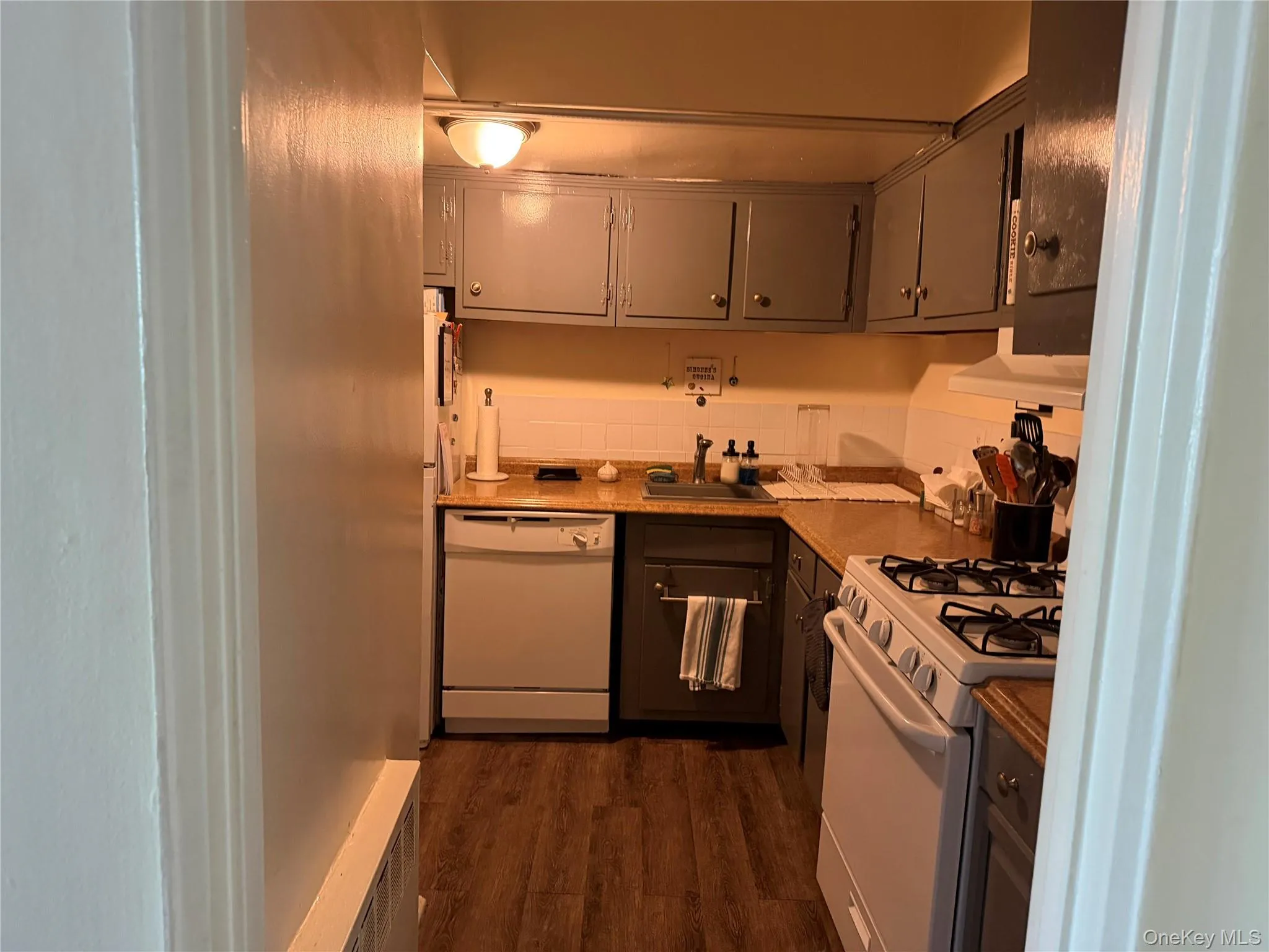 120 Park Avenue, Hempstead, NY, 2 Bedrooms Bedrooms, 5 Rooms Rooms,1 BathroomBathrooms,Residential Lease,For Rent,Park,0,1033741 120 Park Avenue, Hempstead, NY, 2 Bedrooms Bedrooms, 5 Rooms Rooms,1 BathroomBathrooms,Residential Lease,For Rent,Park,0,1033741