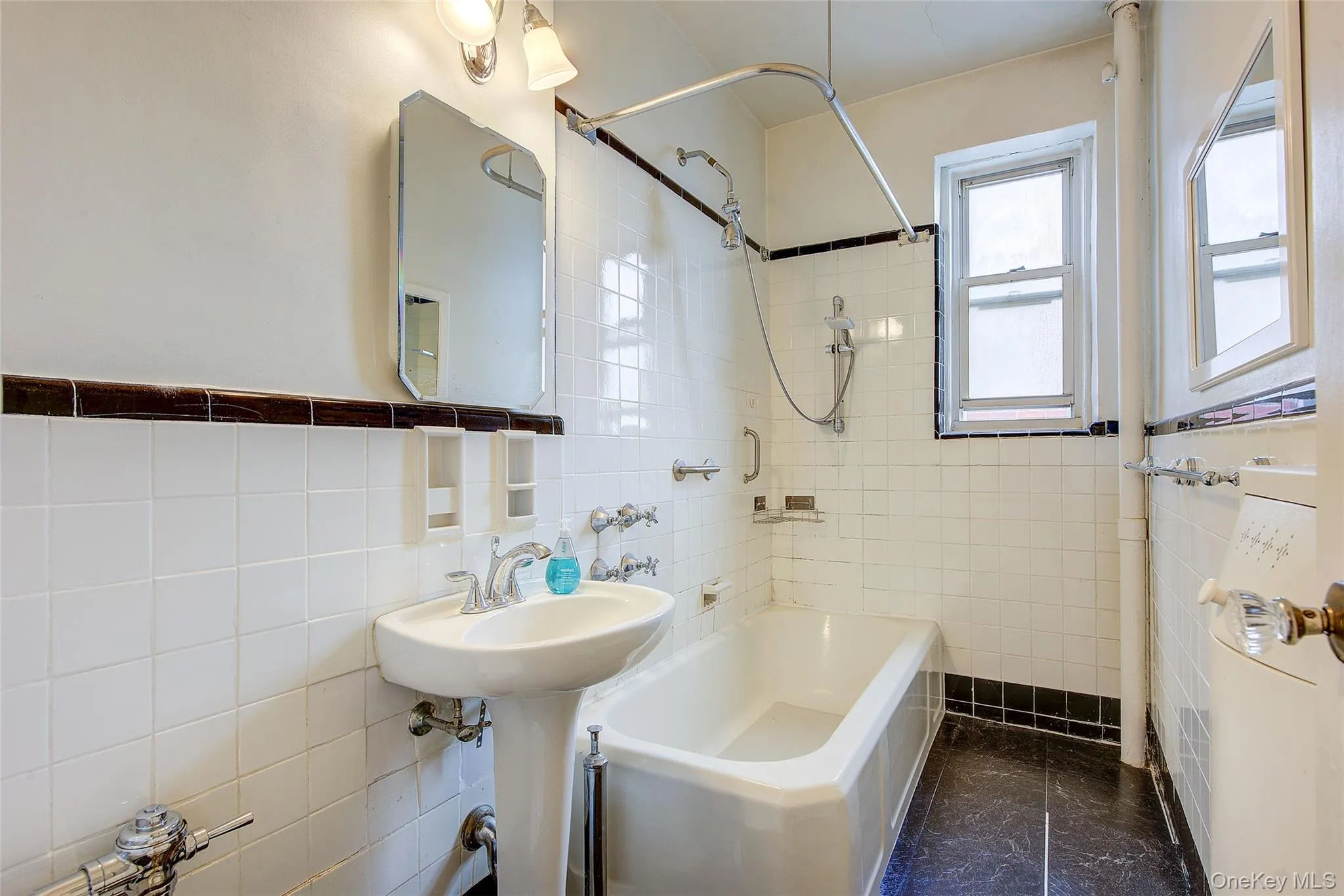 77-15 113th Street, New York, NY, 1 Bedroom Bedrooms, 3 Rooms Rooms,1 BathroomBathrooms,Residential,For Rent,113th,0,1033756 77-15 113th Street, New York, NY, 1 Bedroom Bedrooms, 3 Rooms Rooms,1 BathroomBathrooms,Residential,For Rent,113th,0,1033756