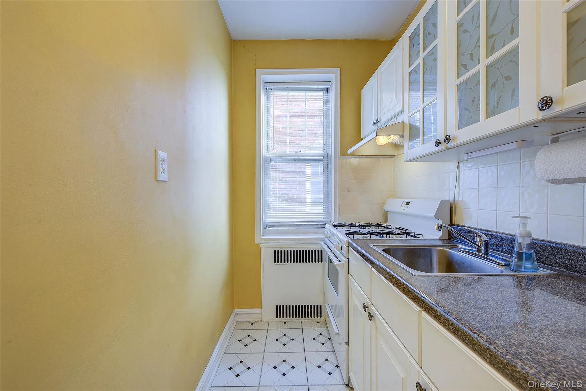 77-15 113th Street, New York, NY, 1 Bedroom Bedrooms, 3 Rooms Rooms,1 BathroomBathrooms,Residential,For Rent,113th,0,1033756 77-15 113th Street, New York, NY, 1 Bedroom Bedrooms, 3 Rooms Rooms,1 BathroomBathrooms,Residential,For Rent,113th,0,1033756