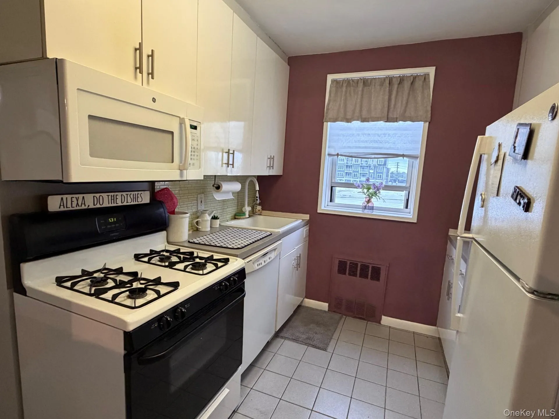 16 Main Street, Hempstead, NY, 2 Bedrooms Bedrooms, 4 Rooms Rooms,1 BathroomBathrooms,Residential,For Rent,Main,0,1033760 16 Main Street, Hempstead, NY, 2 Bedrooms Bedrooms, 4 Rooms Rooms,1 BathroomBathrooms,Residential,For Rent,Main,0,1033760