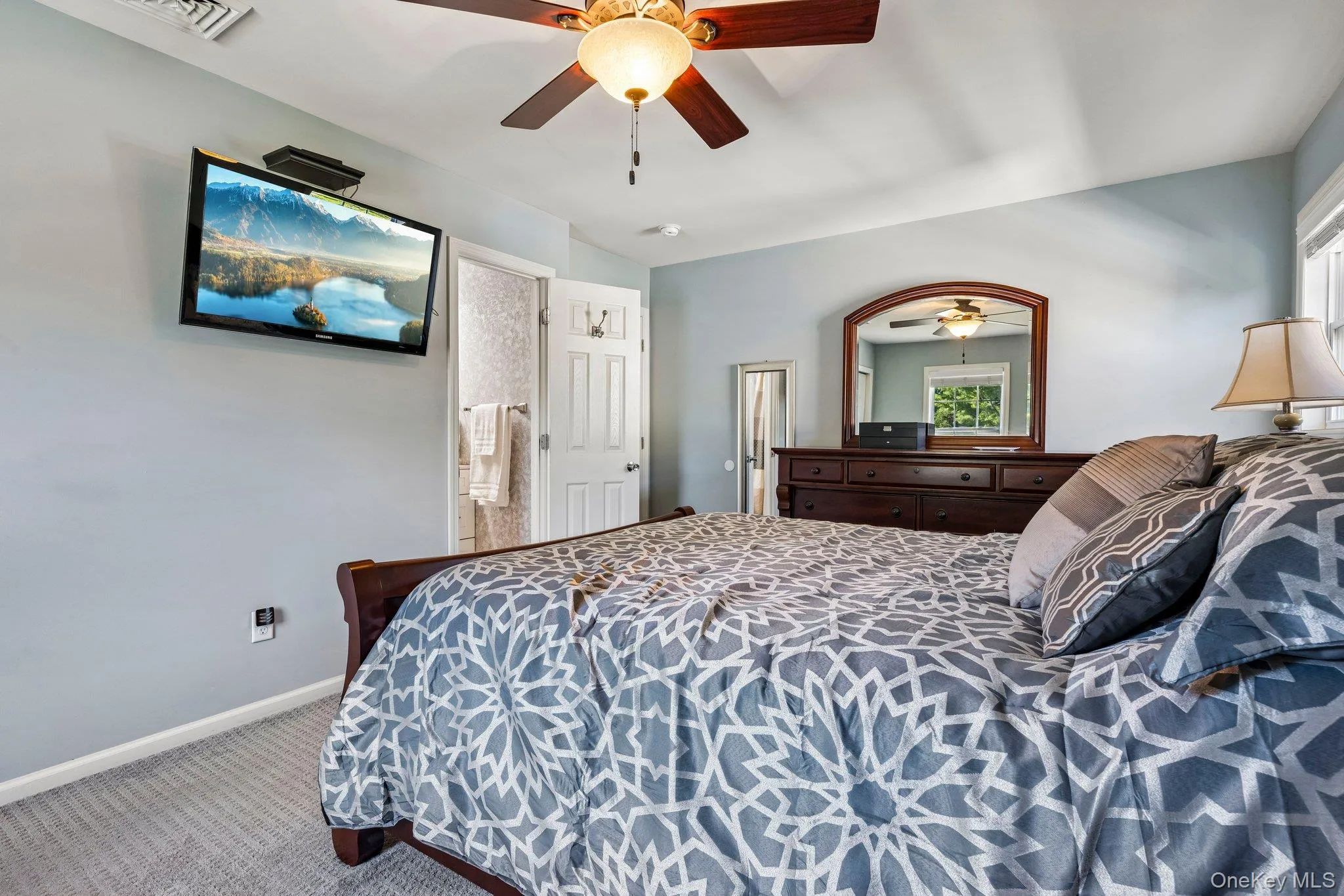 Primary Bedroom with Ensuite Full Bathroom Primary Bedroom with Ensuite Full Bathroom