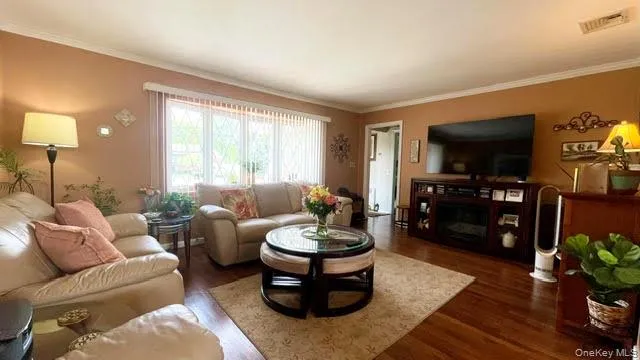 32 Taylor Drive, Oyster Bay, NY, 3 Bedrooms Bedrooms, 9 Rooms Rooms,3 BathroomsBathrooms,Residential,For Rent,Taylor,0,1033769 32 Taylor Drive, Oyster Bay, NY, 3 Bedrooms Bedrooms, 9 Rooms Rooms,3 BathroomsBathrooms,Residential,For Rent,Taylor,0,1033769