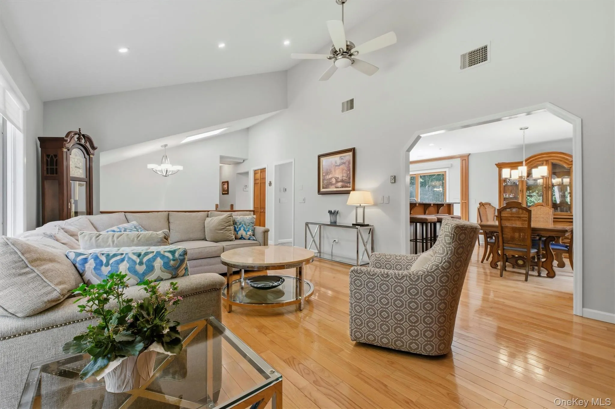 Living room to dining room and kitchen Living room to dining room and kitchen
