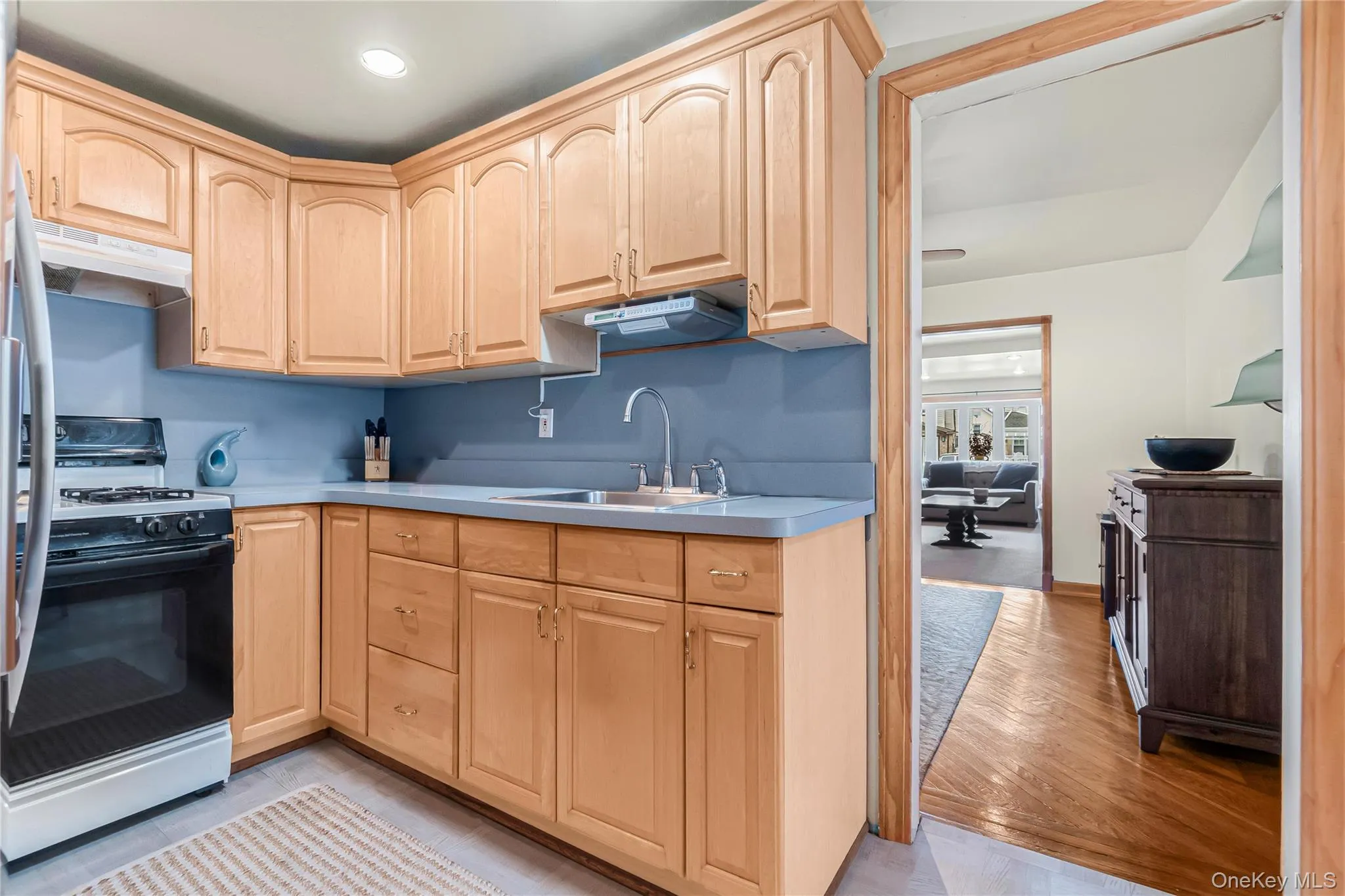 9423 209th Street, New York, NY, 3 Bedrooms Bedrooms, 7 Rooms Rooms,1 BathroomBathrooms,Residential,For Rent,209th,0,1033775 9423 209th Street, New York, NY, 3 Bedrooms Bedrooms, 7 Rooms Rooms,1 BathroomBathrooms,Residential,For Rent,209th,0,1033775