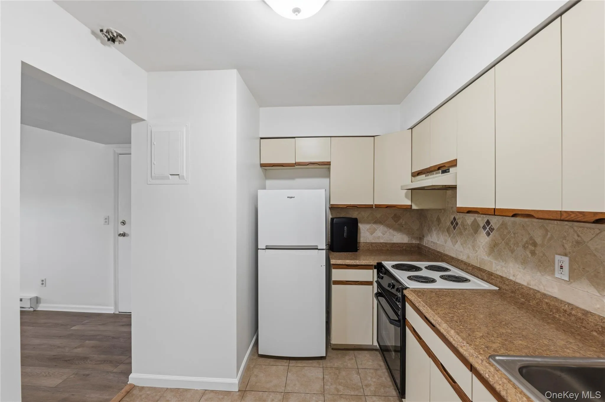 Tiled flooring to match counter & backsplash. Tiled flooring to match counter & backsplash.