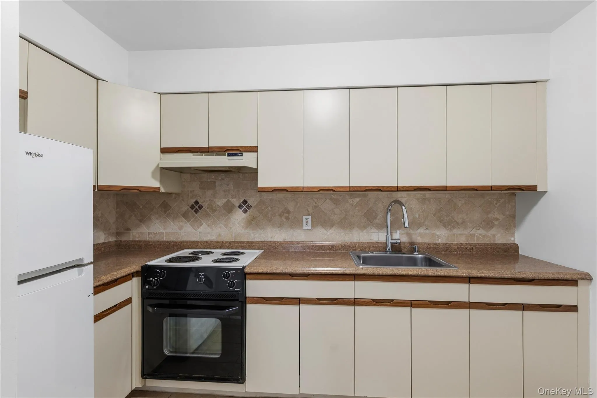 Decorator backsplash and matching counter tops. Decorator backsplash and matching counter tops.