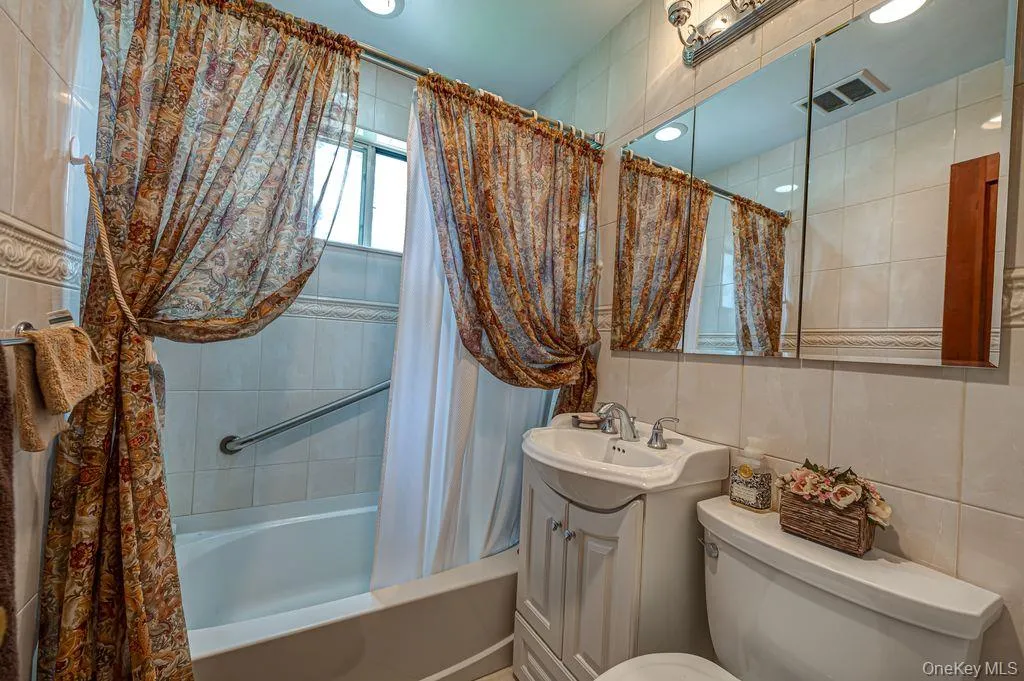 17 Eckert Street, Huntington, NY, 3 Bedrooms Bedrooms, 6 Rooms Rooms,1 BathroomBathrooms,Residential,For Rent,Eckert,0,1033789 17 Eckert Street, Huntington, NY, 3 Bedrooms Bedrooms, 6 Rooms Rooms,1 BathroomBathrooms,Residential,For Rent,Eckert,0,1033789