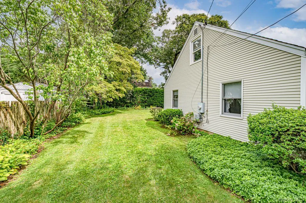 17 Eckert Street, Huntington, NY, 3 Bedrooms Bedrooms, 6 Rooms Rooms,1 BathroomBathrooms,Residential,For Rent,Eckert,0,1033789 17 Eckert Street, Huntington, NY, 3 Bedrooms Bedrooms, 6 Rooms Rooms,1 BathroomBathrooms,Residential,For Rent,Eckert,0,1033789