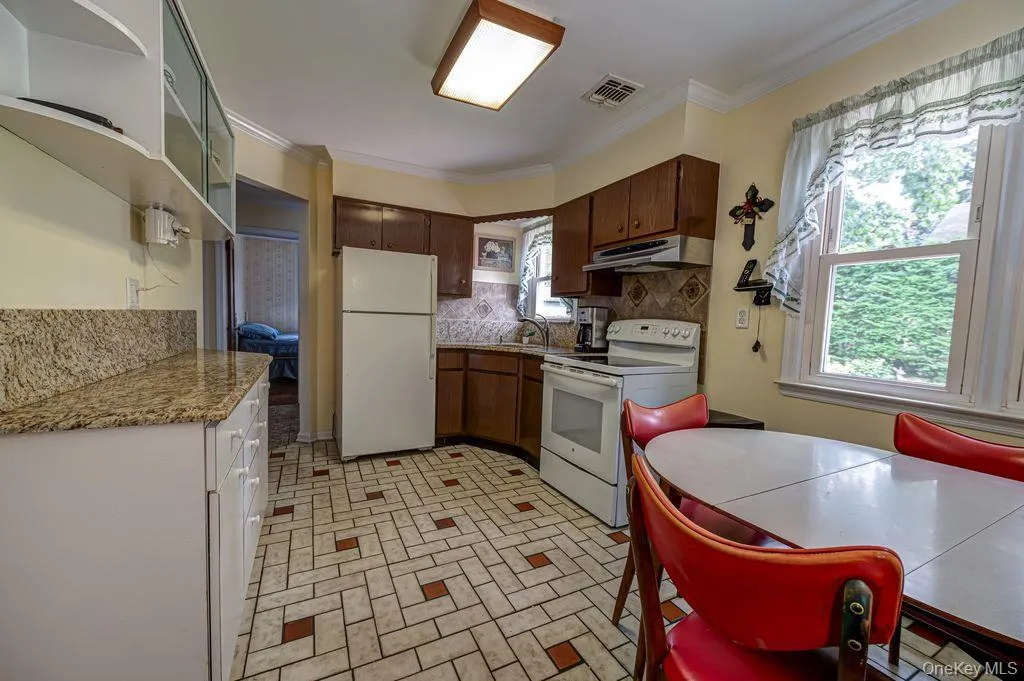 17 Eckert Street, Huntington, NY, 3 Bedrooms Bedrooms, 6 Rooms Rooms,1 BathroomBathrooms,Residential,For Rent,Eckert,0,1033789 17 Eckert Street, Huntington, NY, 3 Bedrooms Bedrooms, 6 Rooms Rooms,1 BathroomBathrooms,Residential,For Rent,Eckert,0,1033789