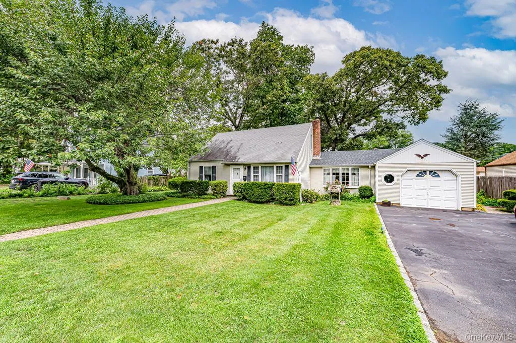 17 Eckert Street, Huntington, NY, 3 Bedrooms Bedrooms, 6 Rooms Rooms,1 BathroomBathrooms,Residential,For Rent,Eckert,0,1033789 17 Eckert Street, Huntington, NY, 3 Bedrooms Bedrooms, 6 Rooms Rooms,1 BathroomBathrooms,Residential,For Rent,Eckert,0,1033789