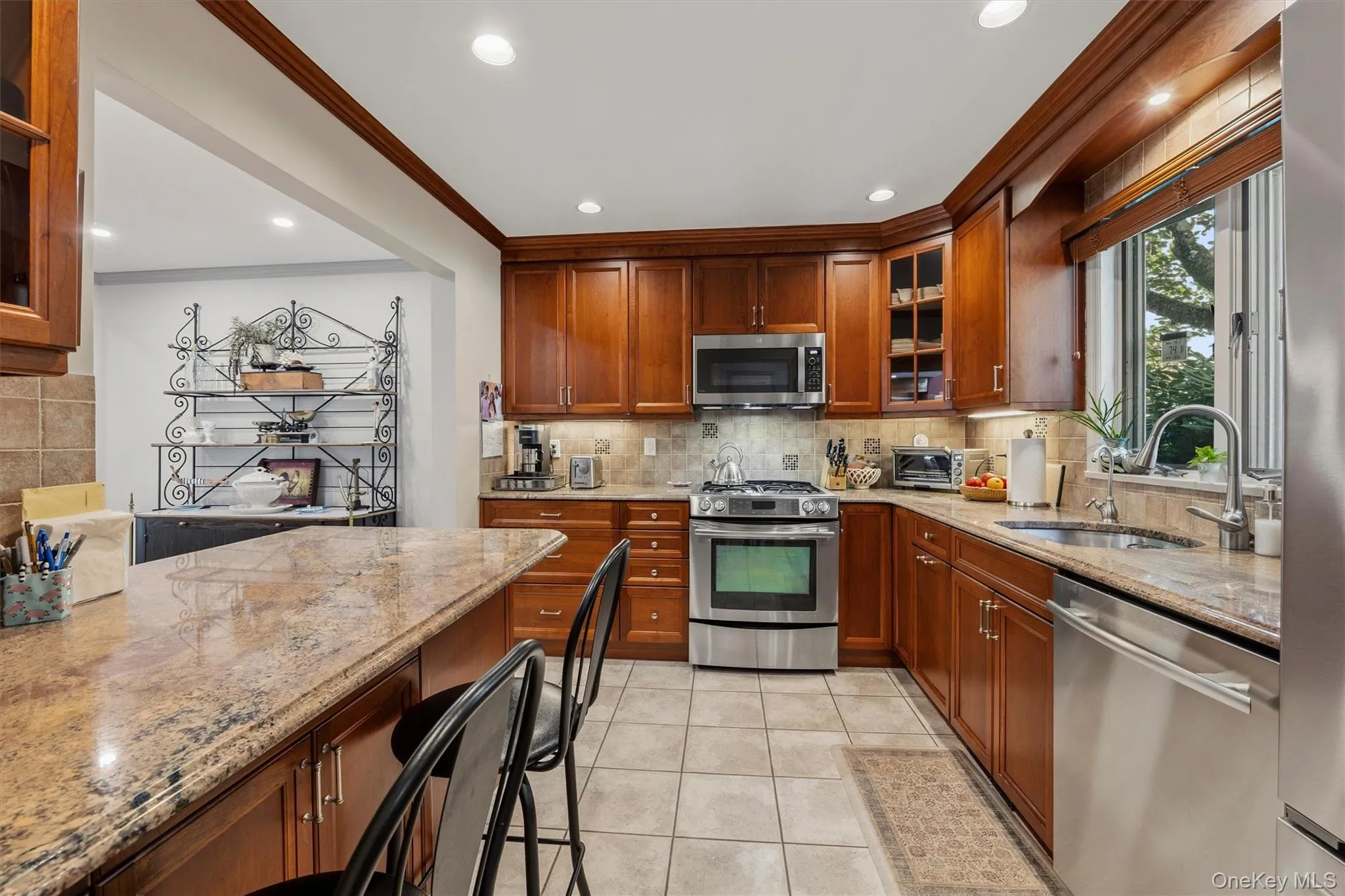 Modern dine in kitchen Modern dine in kitchen