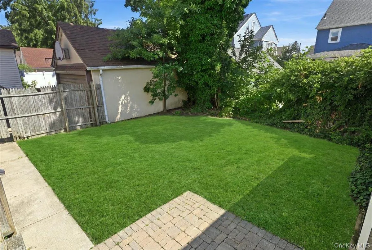 243 Spruce Street, Hempstead, NY, 4 Bedrooms Bedrooms, 8 Rooms Rooms,3 BathroomsBathrooms,Residential,For Rent,Spruce,0,1033796 243 Spruce Street, Hempstead, NY, 4 Bedrooms Bedrooms, 8 Rooms Rooms,3 BathroomsBathrooms,Residential,For Rent,Spruce,0,1033796