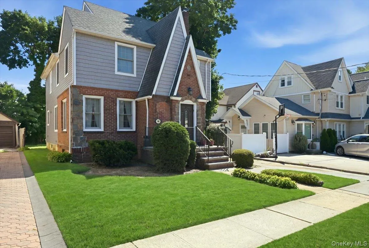 243 Spruce Street, Hempstead, NY, 4 Bedrooms Bedrooms, 8 Rooms Rooms,3 BathroomsBathrooms,Residential,For Rent,Spruce,0,1033796 243 Spruce Street, Hempstead, NY, 4 Bedrooms Bedrooms, 8 Rooms Rooms,3 BathroomsBathrooms,Residential,For Rent,Spruce,0,1033796