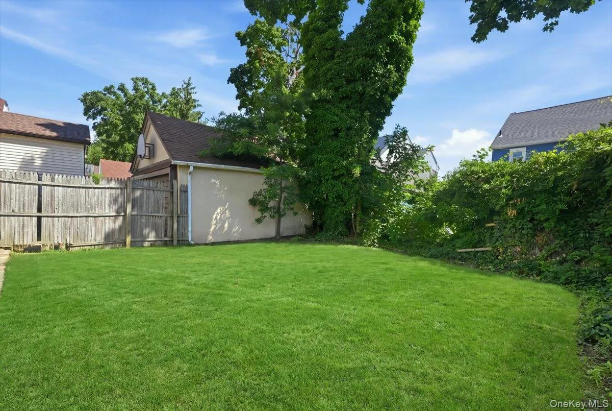 243 Spruce Street, Hempstead, NY, 4 Bedrooms Bedrooms, 8 Rooms Rooms,3 BathroomsBathrooms,Residential,For Rent,Spruce,0,1033796 243 Spruce Street, Hempstead, NY, 4 Bedrooms Bedrooms, 8 Rooms Rooms,3 BathroomsBathrooms,Residential,For Rent,Spruce,0,1033796