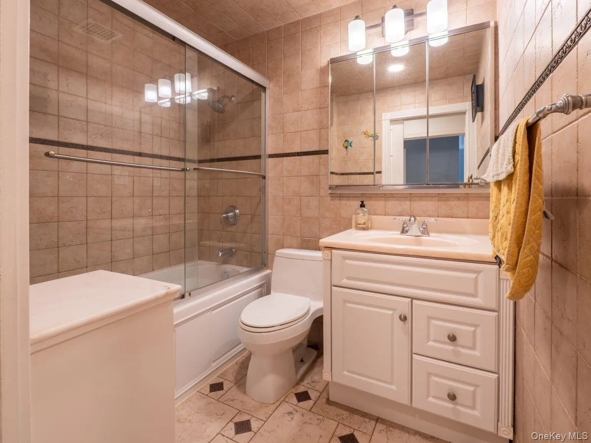 8719 57th Road, New York, NY, 3 Bedrooms Bedrooms, 5 Rooms Rooms,2 BathroomsBathrooms,Residential,For Rent,57th,0,1033798 8719 57th Road, New York, NY, 3 Bedrooms Bedrooms, 5 Rooms Rooms,2 BathroomsBathrooms,Residential,For Rent,57th,0,1033798