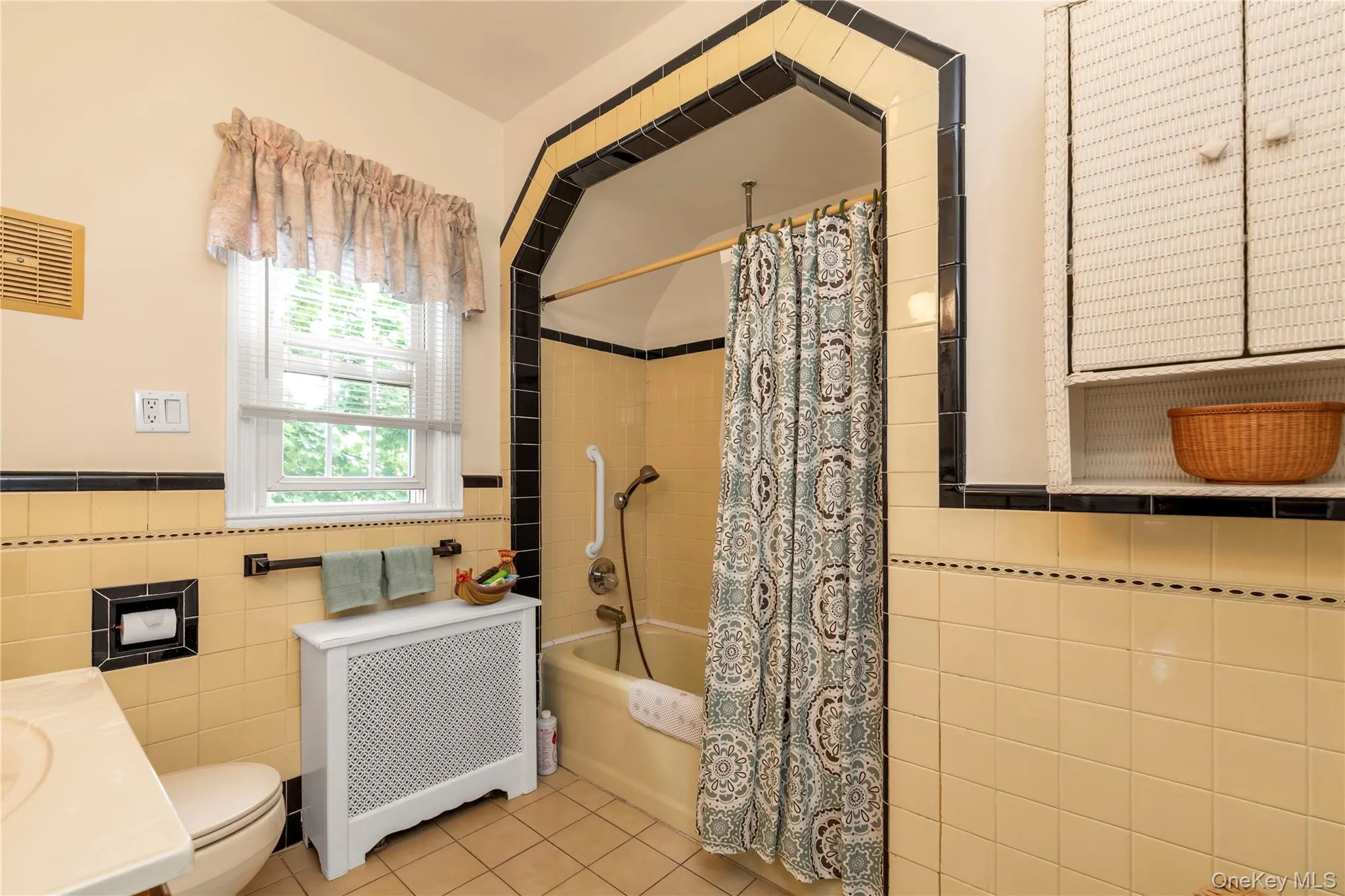 215-36 48th Avenue, New York, NY, 4 Bedrooms Bedrooms, 7 Rooms Rooms,2 BathroomsBathrooms,Residential,For Rent,48th,0,1033799 215-36 48th Avenue, New York, NY, 4 Bedrooms Bedrooms, 7 Rooms Rooms,2 BathroomsBathrooms,Residential,For Rent,48th,0,1033799