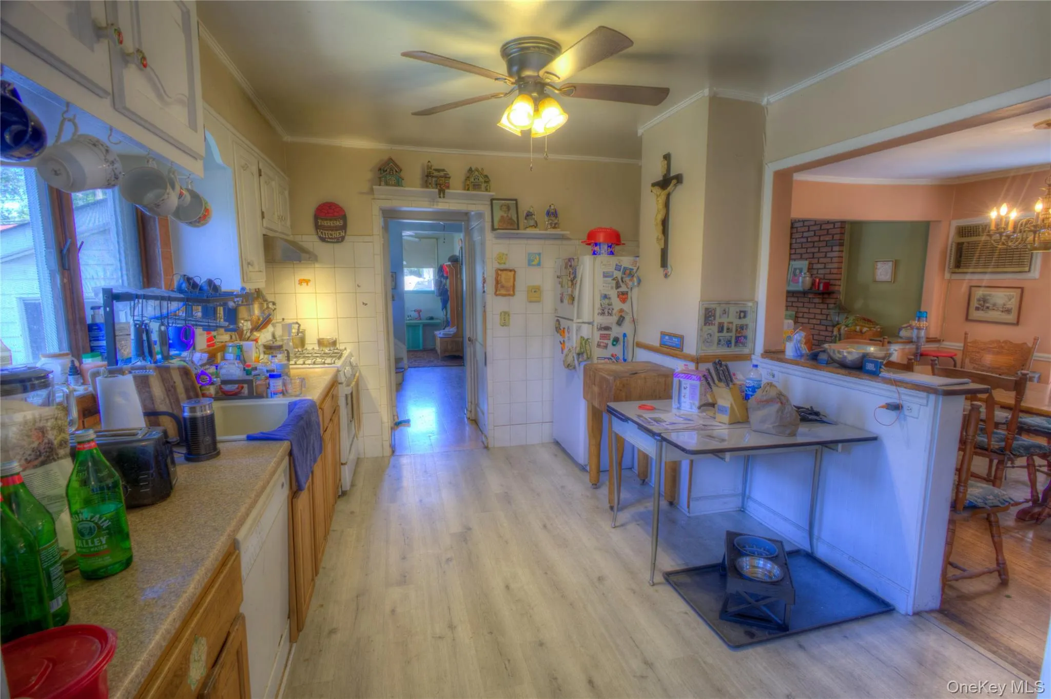 Eat-in-Kitchen Eat-in-Kitchen