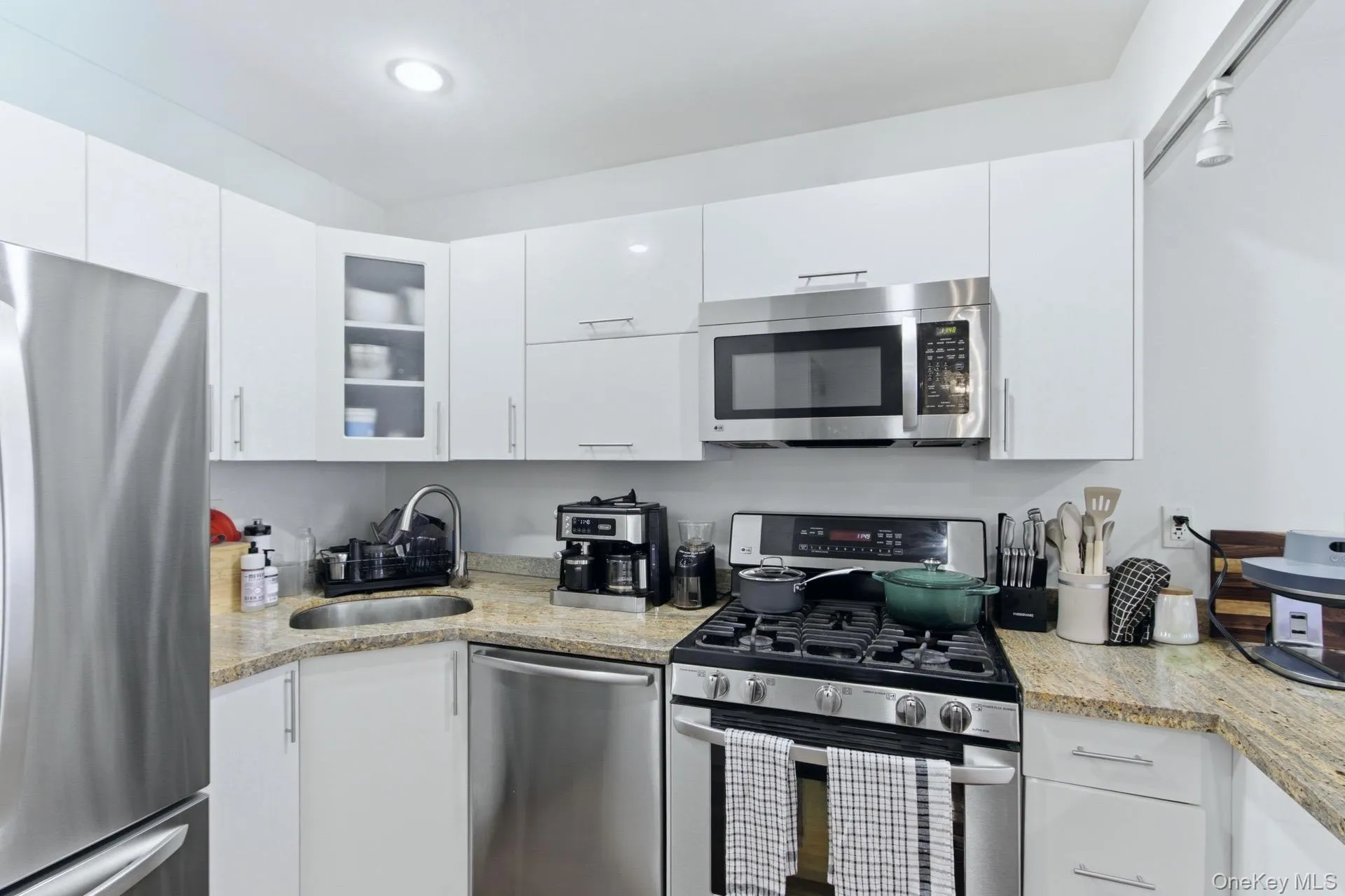 18 129th Street, New York, NY, 1 Bedroom Bedrooms, 3 Rooms Rooms,1 BathroomBathrooms,Residential,For Rent,129th,0,1033809 18 129th Street, New York, NY, 1 Bedroom Bedrooms, 3 Rooms Rooms,1 BathroomBathrooms,Residential,For Rent,129th,0,1033809