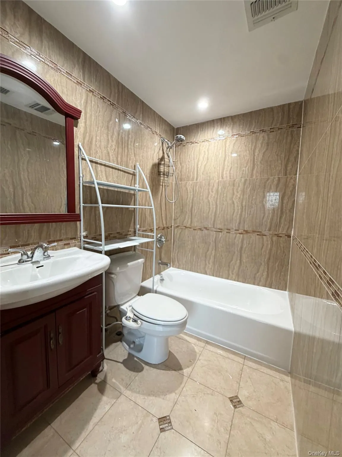 170-12 Highland Avenue, New York, NY, 2 Bedrooms Bedrooms, 4 Rooms Rooms,2 BathroomsBathrooms,Residential,For Rent,Highland,0,1033811 170-12 Highland Avenue, New York, NY, 2 Bedrooms Bedrooms, 4 Rooms Rooms,2 BathroomsBathrooms,Residential,For Rent,Highland,0,1033811