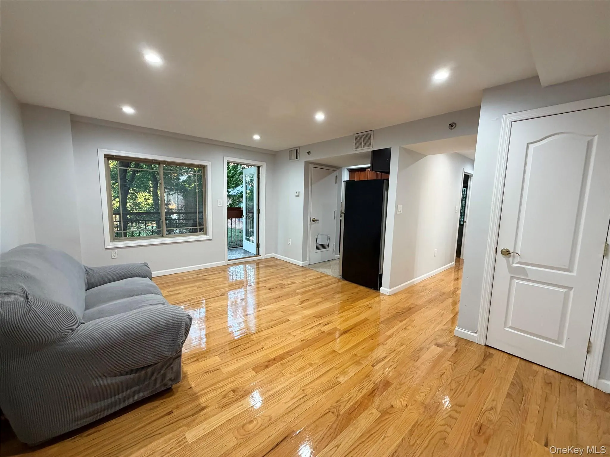 170-12 Highland Avenue, New York, NY, 2 Bedrooms Bedrooms, 4 Rooms Rooms,2 BathroomsBathrooms,Residential,For Rent,Highland,0,1033811 170-12 Highland Avenue, New York, NY, 2 Bedrooms Bedrooms, 4 Rooms Rooms,2 BathroomsBathrooms,Residential,For Rent,Highland,0,1033811