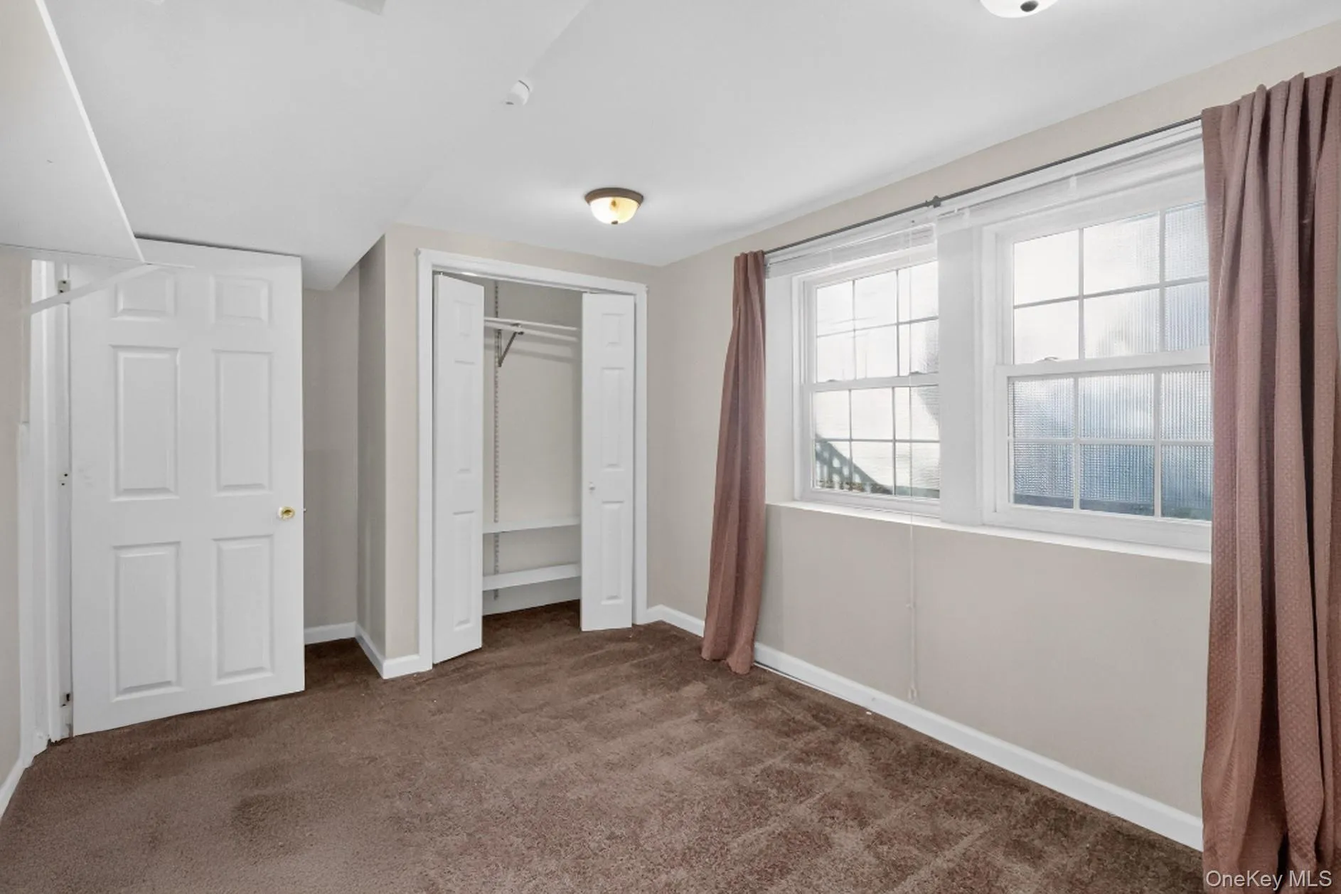 14 Branch Lane, Brookhaven, NY, 6 Bedrooms Bedrooms, 11 Rooms Rooms,4 BathroomsBathrooms,Residential,For Rent,Branch,0,1033815 14 Branch Lane, Brookhaven, NY, 6 Bedrooms Bedrooms, 11 Rooms Rooms,4 BathroomsBathrooms,Residential,For Rent,Branch,0,1033815