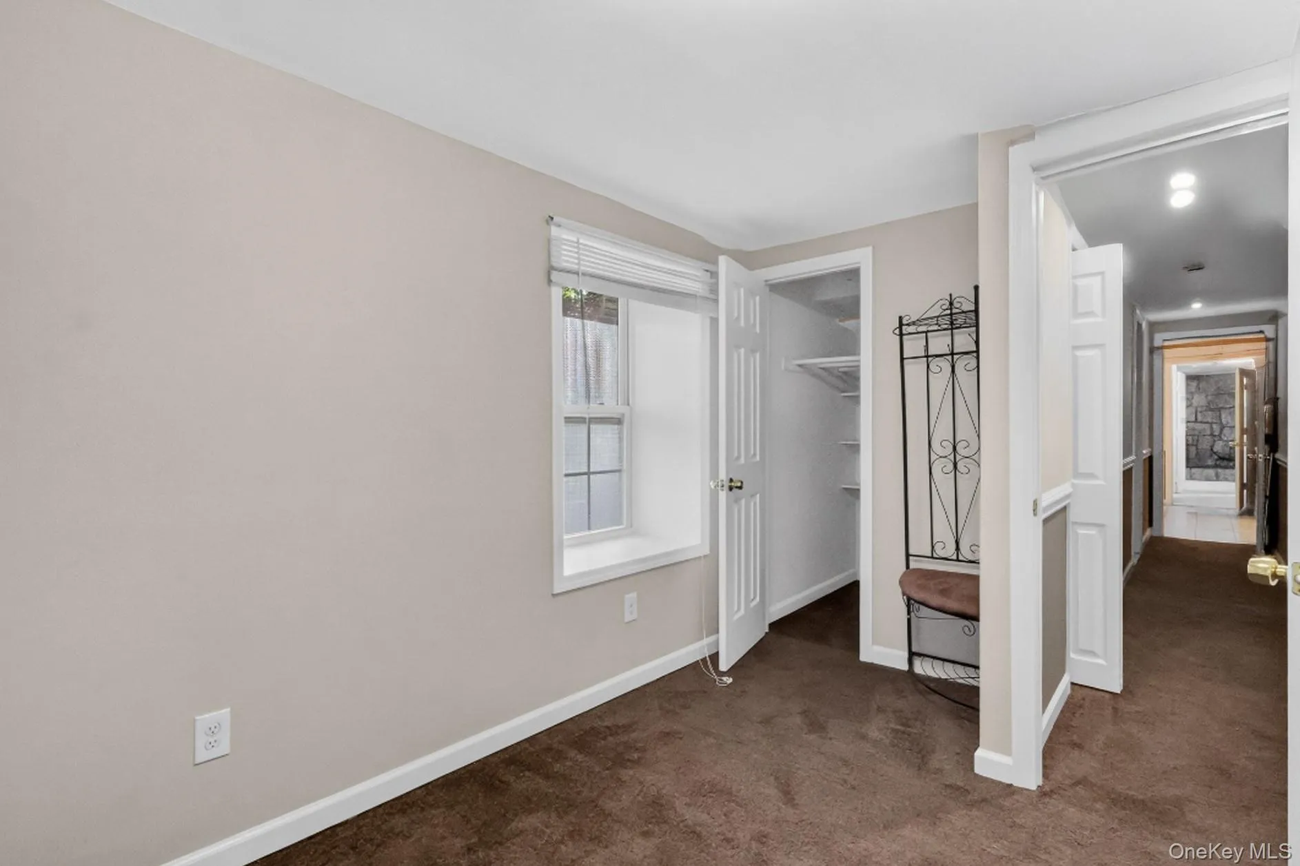 14 Branch Lane, Brookhaven, NY, 6 Bedrooms Bedrooms, 11 Rooms Rooms,4 BathroomsBathrooms,Residential,For Rent,Branch,0,1033815 14 Branch Lane, Brookhaven, NY, 6 Bedrooms Bedrooms, 11 Rooms Rooms,4 BathroomsBathrooms,Residential,For Rent,Branch,0,1033815