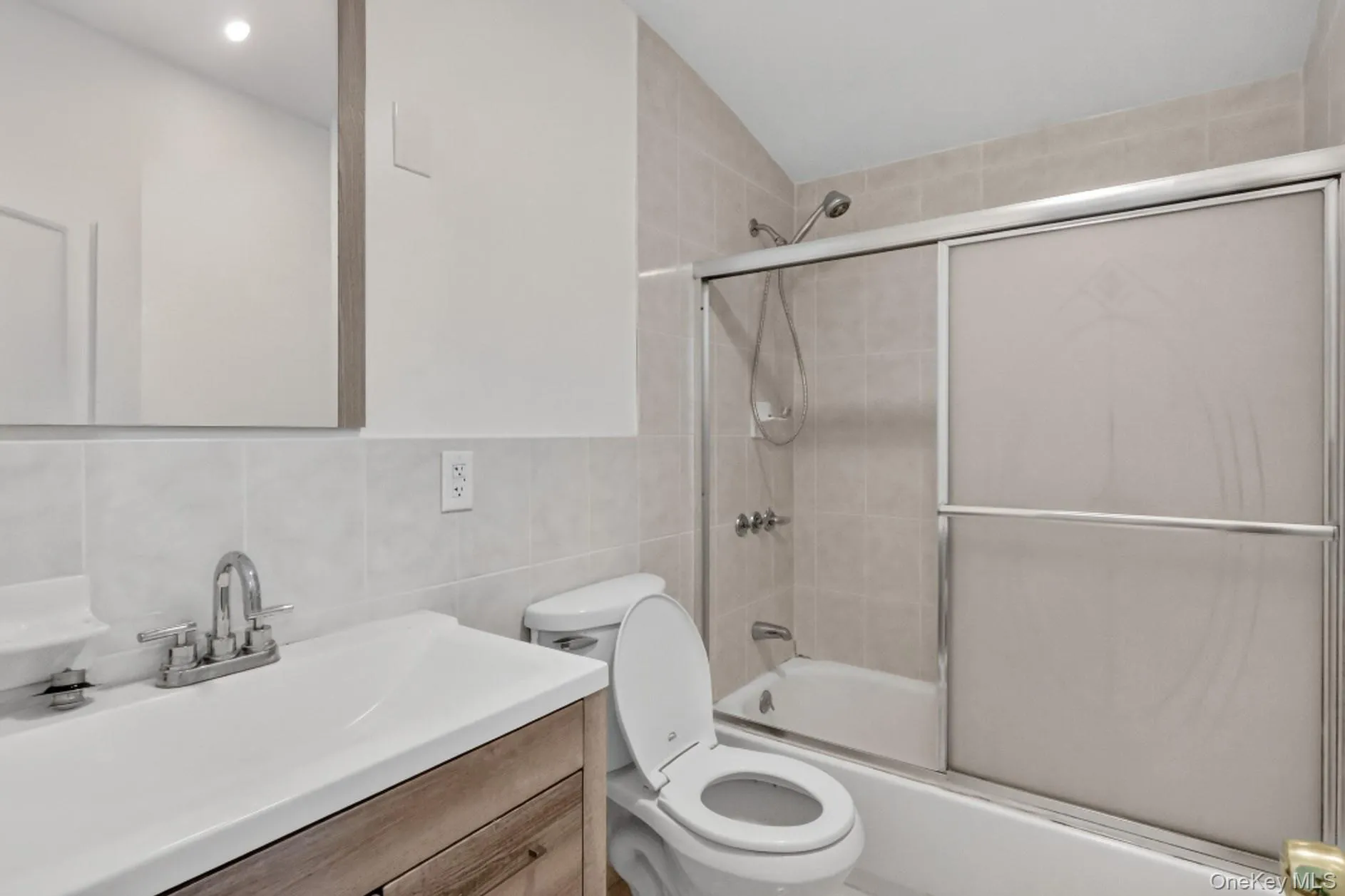 14 Branch Lane, Brookhaven, NY, 6 Bedrooms Bedrooms, 11 Rooms Rooms,4 BathroomsBathrooms,Residential,For Rent,Branch,0,1033815 14 Branch Lane, Brookhaven, NY, 6 Bedrooms Bedrooms, 11 Rooms Rooms,4 BathroomsBathrooms,Residential,For Rent,Branch,0,1033815