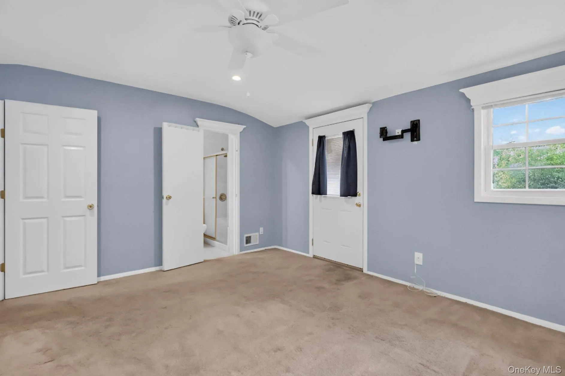 14 Branch Lane, Brookhaven, NY, 6 Bedrooms Bedrooms, 11 Rooms Rooms,4 BathroomsBathrooms,Residential,For Rent,Branch,0,1033815 14 Branch Lane, Brookhaven, NY, 6 Bedrooms Bedrooms, 11 Rooms Rooms,4 BathroomsBathrooms,Residential,For Rent,Branch,0,1033815