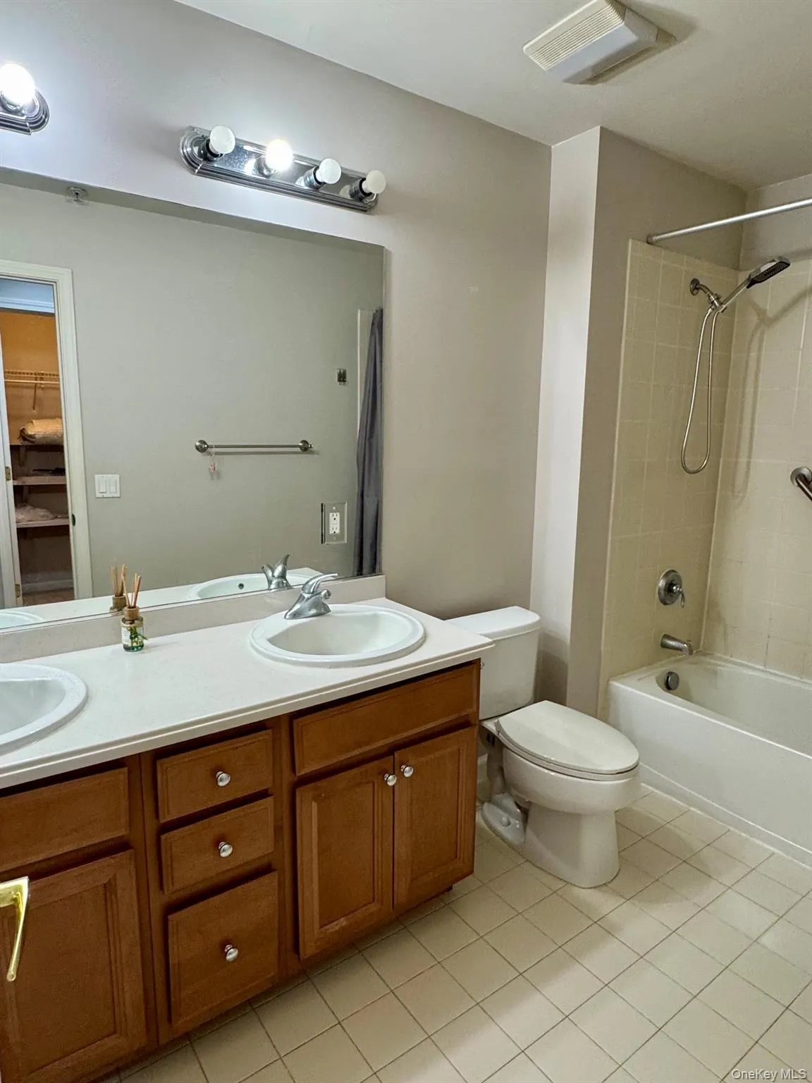 25 Fairways Drive, Middletown, NY, 2 Bedrooms Bedrooms, 10 Rooms Rooms,2 BathroomsBathrooms,Residential Lease,For Rent,Fairways,0,1033817 25 Fairways Drive, Middletown, NY, 2 Bedrooms Bedrooms, 10 Rooms Rooms,2 BathroomsBathrooms,Residential Lease,For Rent,Fairways,0,1033817