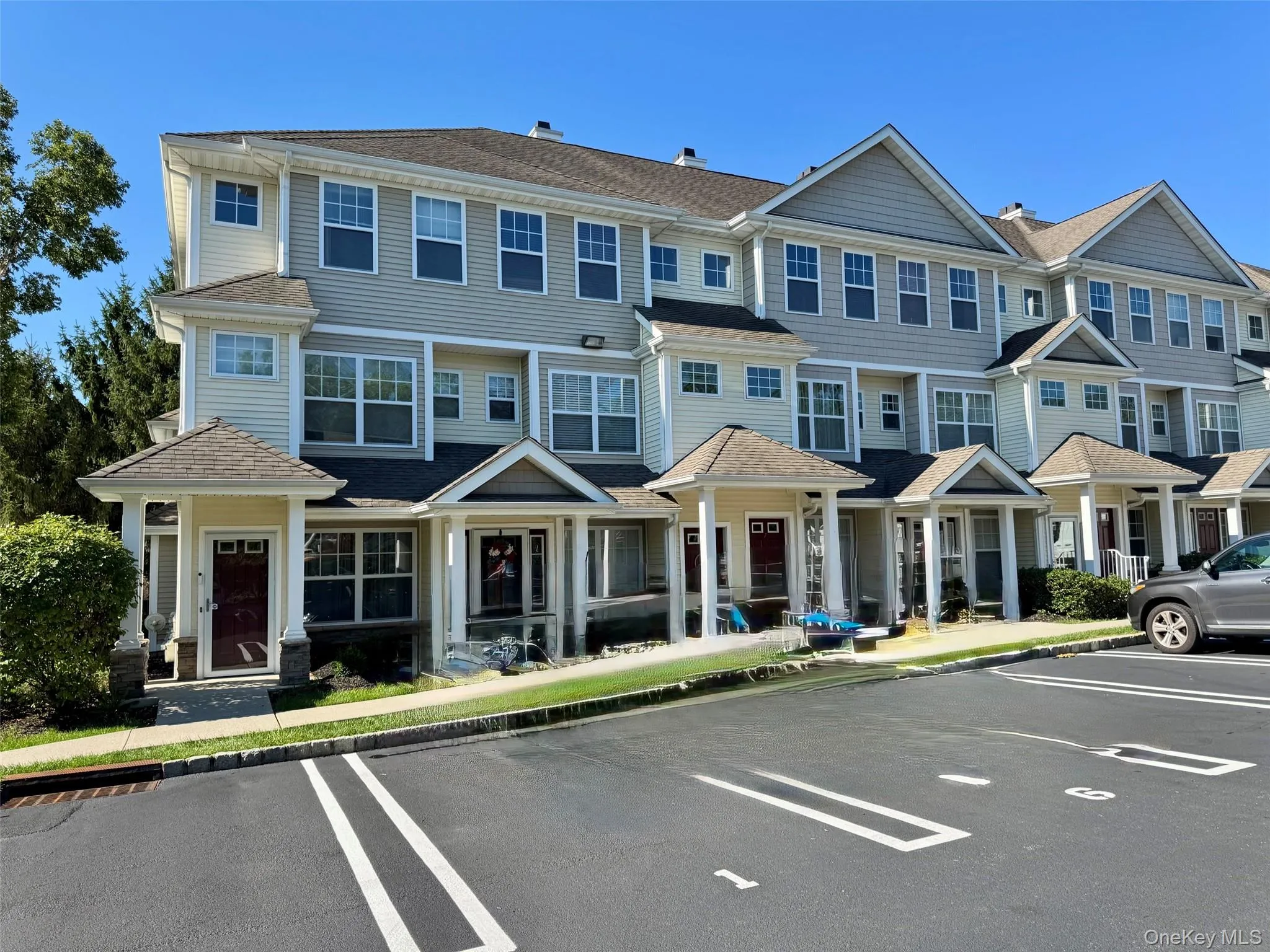 Unit is located on the left side..end unit Unit is located on the left side..end unit
