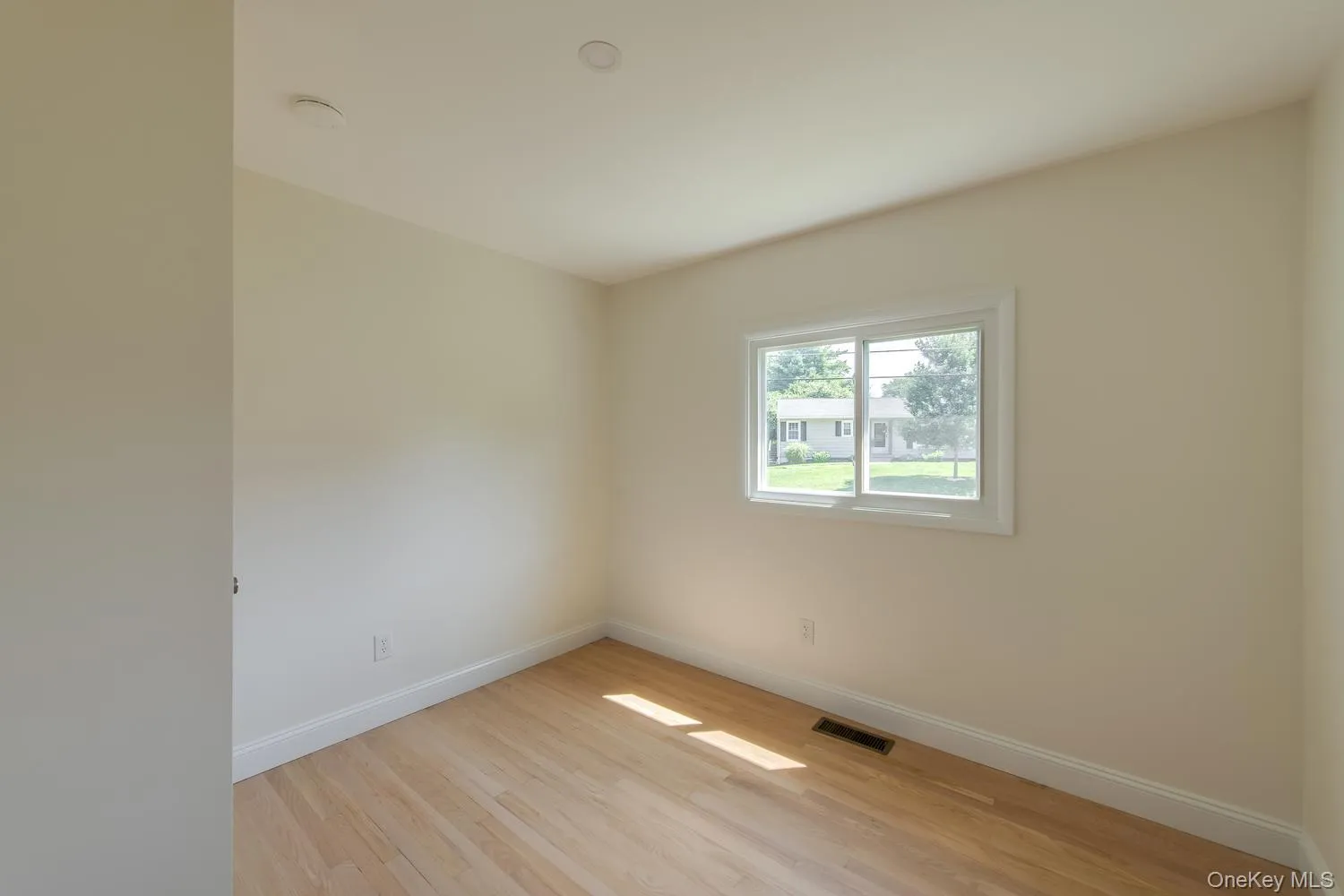 16 Trinity Place, Rhinebeck, NY, 3 Bedrooms Bedrooms, 11 Rooms Rooms,3 BathroomsBathrooms,Residential,For Rent,Trinity,0,1033820 16 Trinity Place, Rhinebeck, NY, 3 Bedrooms Bedrooms, 11 Rooms Rooms,3 BathroomsBathrooms,Residential,For Rent,Trinity,0,1033820