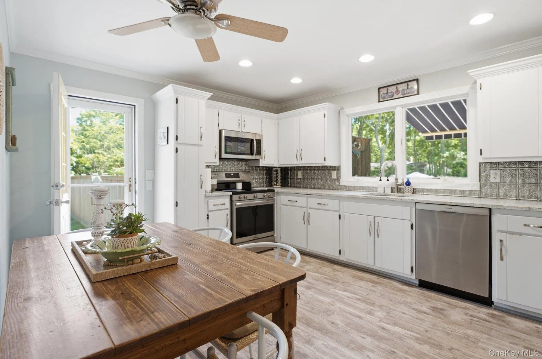 45 Norwood Road, Southampton, NY, 3 Bedrooms Bedrooms, 8 Rooms Rooms,3 BathroomsBathrooms,Residential,For Rent,Norwood,0,1033822 45 Norwood Road, Southampton, NY, 3 Bedrooms Bedrooms, 8 Rooms Rooms,3 BathroomsBathrooms,Residential,For Rent,Norwood,0,1033822