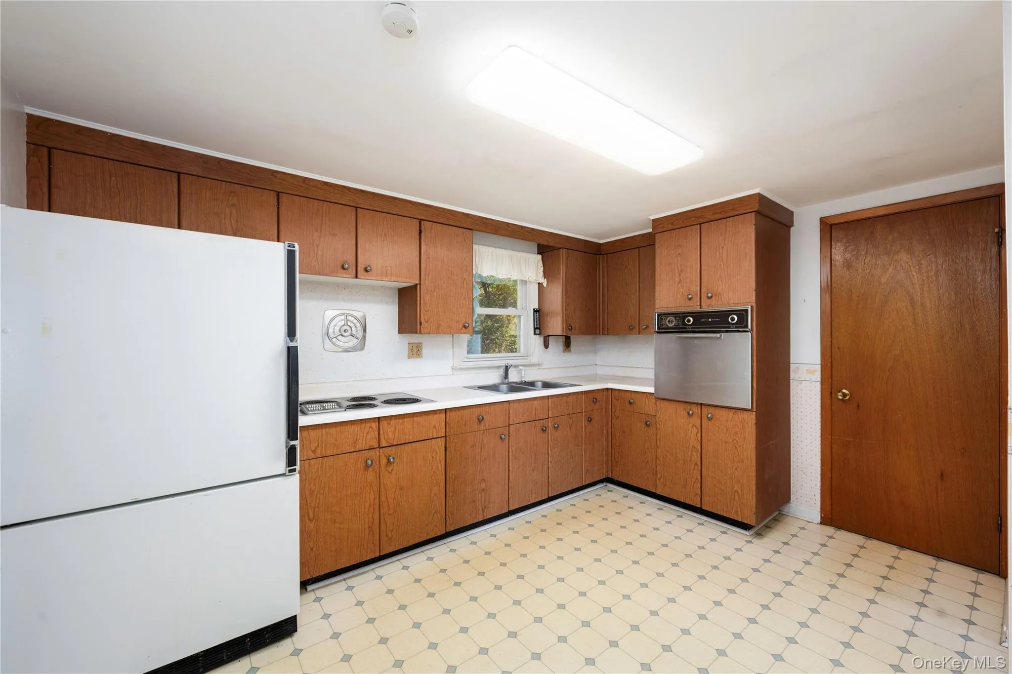 172 Ridge Road, Woodbury, NY, 3 Bedrooms Bedrooms, 7 Rooms Rooms,2 BathroomsBathrooms,Residential,For Rent,Ridge,0,1033827 172 Ridge Road, Woodbury, NY, 3 Bedrooms Bedrooms, 7 Rooms Rooms,2 BathroomsBathrooms,Residential,For Rent,Ridge,0,1033827