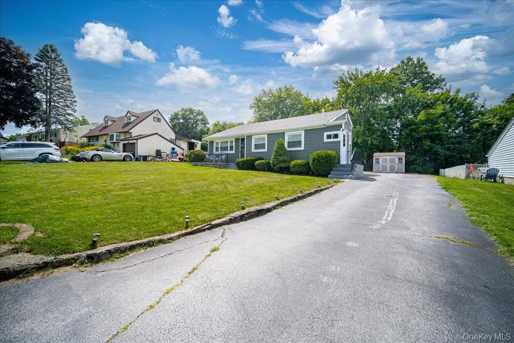 26 Delaware Road, Newburgh (town), NY, 3 Bedrooms Bedrooms, 7 Rooms Rooms,2 BathroomsBathrooms,Residential,For Rent,Delaware,0,1033837 26 Delaware Road, Newburgh (town), NY, 3 Bedrooms Bedrooms, 7 Rooms Rooms,2 BathroomsBathrooms,Residential,For Rent,Delaware,0,1033837