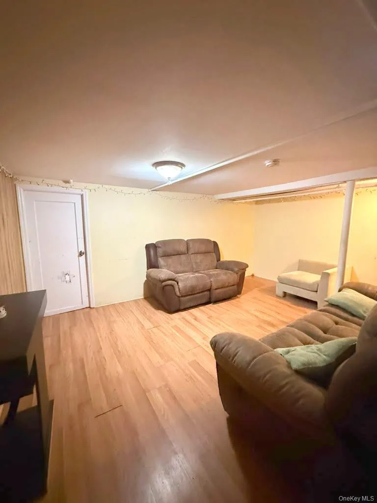 8 Herman Avenue, Oyster Bay, NY, 7 Bedrooms Bedrooms, 12 Rooms Rooms,3 BathroomsBathrooms,Residential Lease,For Rent,Herman,0,1033843 8 Herman Avenue, Oyster Bay, NY, 7 Bedrooms Bedrooms, 12 Rooms Rooms,3 BathroomsBathrooms,Residential Lease,For Rent,Herman,0,1033843