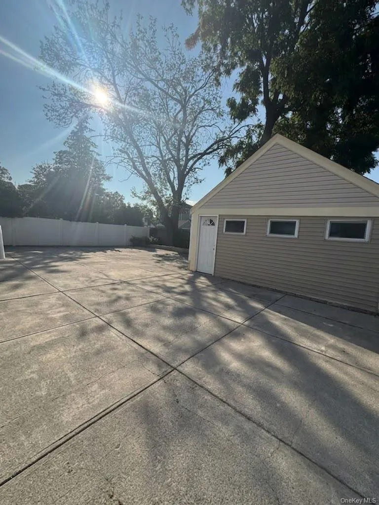 8 Herman Avenue, Oyster Bay, NY, 7 Bedrooms Bedrooms, 12 Rooms Rooms,3 BathroomsBathrooms,Residential Lease,For Rent,Herman,0,1033843 8 Herman Avenue, Oyster Bay, NY, 7 Bedrooms Bedrooms, 12 Rooms Rooms,3 BathroomsBathrooms,Residential Lease,For Rent,Herman,0,1033843