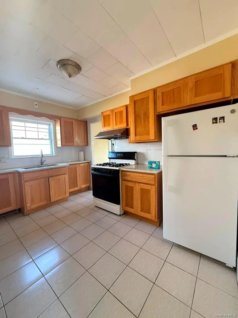 8 Herman Avenue, Oyster Bay, NY, 7 Bedrooms Bedrooms, 12 Rooms Rooms,3 BathroomsBathrooms,Residential Lease,For Rent,Herman,0,1033843 8 Herman Avenue, Oyster Bay, NY, 7 Bedrooms Bedrooms, 12 Rooms Rooms,3 BathroomsBathrooms,Residential Lease,For Rent,Herman,0,1033843