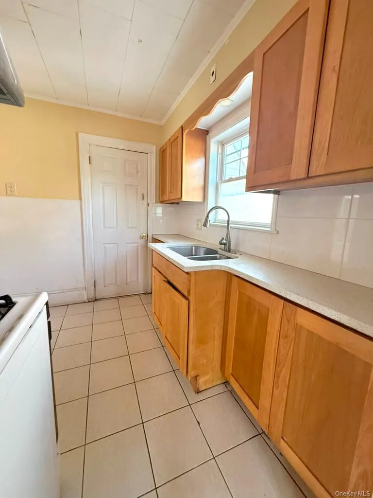 8 Herman Avenue, Oyster Bay, NY, 7 Bedrooms Bedrooms, 12 Rooms Rooms,3 BathroomsBathrooms,Residential Lease,For Rent,Herman,0,1033843 8 Herman Avenue, Oyster Bay, NY, 7 Bedrooms Bedrooms, 12 Rooms Rooms,3 BathroomsBathrooms,Residential Lease,For Rent,Herman,0,1033843