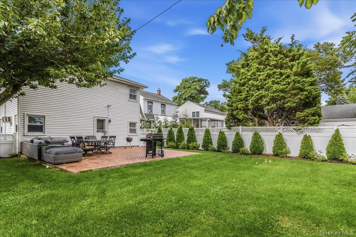 16 Netz Place, North Hempstead, NY, 3 Bedrooms Bedrooms, 8 Rooms Rooms,2 BathroomsBathrooms,Residential,For Rent,Netz,0,1033844 16 Netz Place, North Hempstead, NY, 3 Bedrooms Bedrooms, 8 Rooms Rooms,2 BathroomsBathrooms,Residential,For Rent,Netz,0,1033844