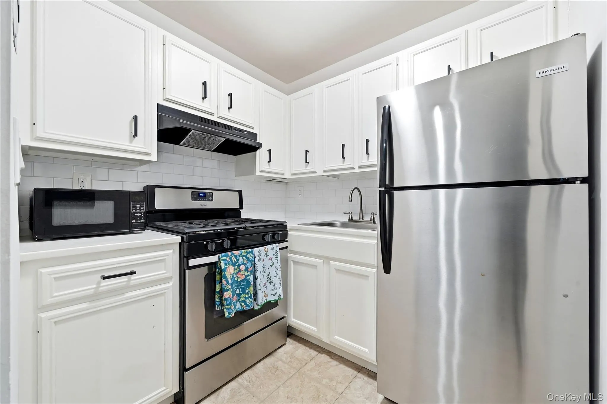 15 Sierra Court, Brookhaven, NY, 1 Bedroom Bedrooms, 3 Rooms Rooms,1 BathroomBathrooms,Residential,For Rent,Sierra,0,1033852 15 Sierra Court, Brookhaven, NY, 1 Bedroom Bedrooms, 3 Rooms Rooms,1 BathroomBathrooms,Residential,For Rent,Sierra,0,1033852