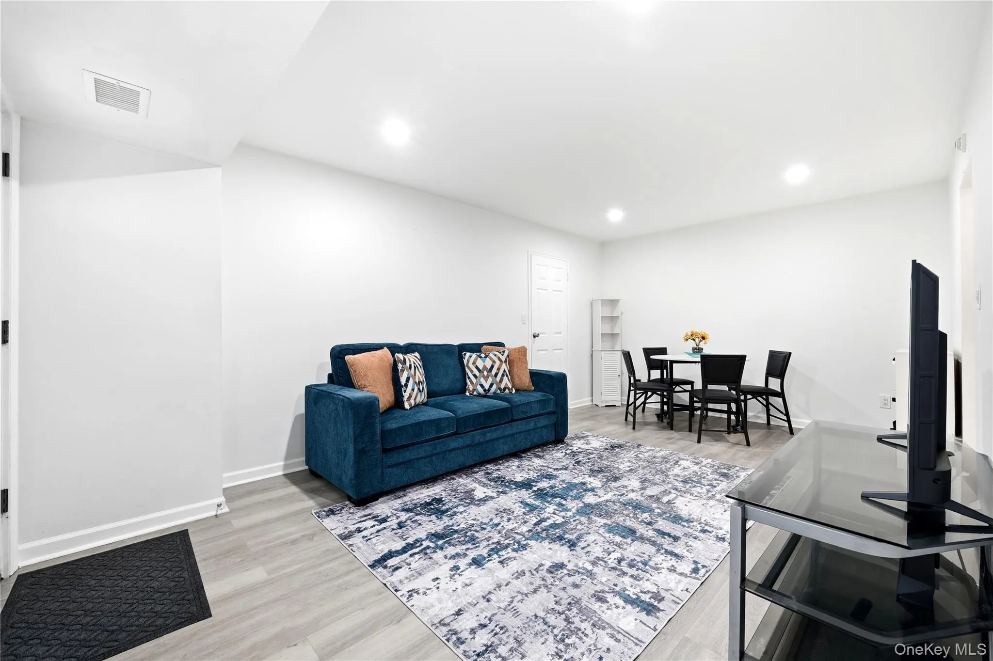 15 Sierra Court, Brookhaven, NY, 1 Bedroom Bedrooms, 3 Rooms Rooms,1 BathroomBathrooms,Residential,For Rent,Sierra,0,1033852 15 Sierra Court, Brookhaven, NY, 1 Bedroom Bedrooms, 3 Rooms Rooms,1 BathroomBathrooms,Residential,For Rent,Sierra,0,1033852