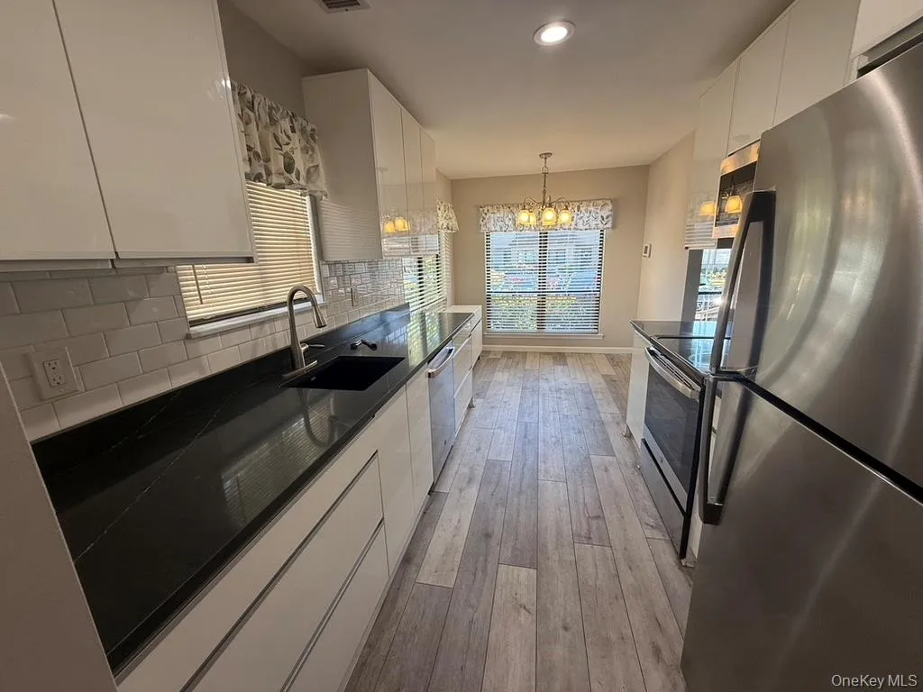 31 Stanford Court, Hempstead, NY, 2 Bedrooms Bedrooms, 5 Rooms Rooms,1 BathroomBathrooms,Residential Lease,For Rent,Stanford,0,1033865 31 Stanford Court, Hempstead, NY, 2 Bedrooms Bedrooms, 5 Rooms Rooms,1 BathroomBathrooms,Residential Lease,For Rent,Stanford,0,1033865