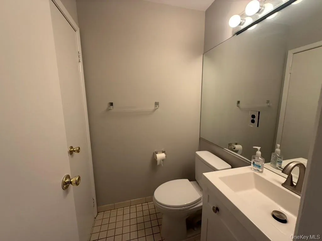 31 Stanford Court, Hempstead, NY, 2 Bedrooms Bedrooms, 5 Rooms Rooms,1 BathroomBathrooms,Residential Lease,For Rent,Stanford,0,1033865 31 Stanford Court, Hempstead, NY, 2 Bedrooms Bedrooms, 5 Rooms Rooms,1 BathroomBathrooms,Residential Lease,For Rent,Stanford,0,1033865