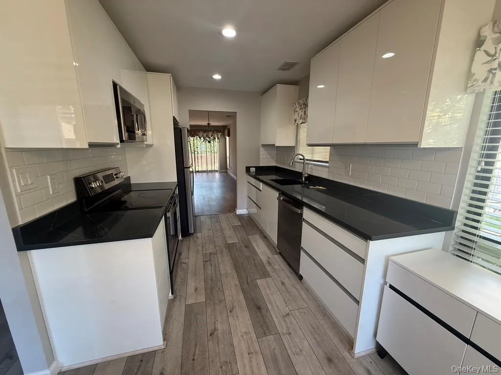 31 Stanford Court, Hempstead, NY, 2 Bedrooms Bedrooms, 5 Rooms Rooms,1 BathroomBathrooms,Residential Lease,For Rent,Stanford,0,1033865 31 Stanford Court, Hempstead, NY, 2 Bedrooms Bedrooms, 5 Rooms Rooms,1 BathroomBathrooms,Residential Lease,For Rent,Stanford,0,1033865