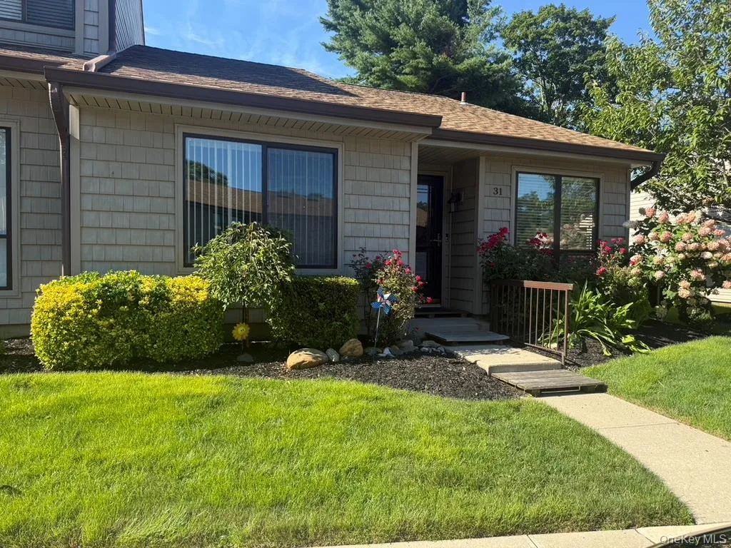 31 Stanford Court, Hempstead, NY, 2 Bedrooms Bedrooms, 5 Rooms Rooms,1 BathroomBathrooms,Residential Lease,For Rent,Stanford,0,1033865 31 Stanford Court, Hempstead, NY, 2 Bedrooms Bedrooms, 5 Rooms Rooms,1 BathroomBathrooms,Residential Lease,For Rent,Stanford,0,1033865