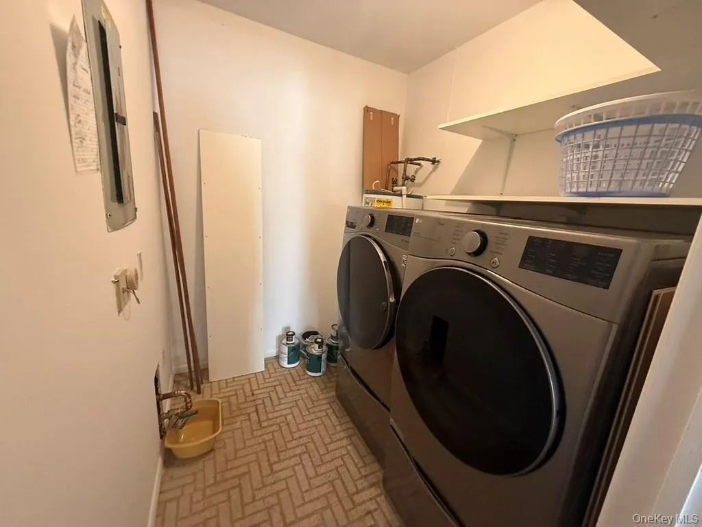 31 Stanford Court, Hempstead, NY, 2 Bedrooms Bedrooms, 5 Rooms Rooms,1 BathroomBathrooms,Residential Lease,For Rent,Stanford,0,1033865 31 Stanford Court, Hempstead, NY, 2 Bedrooms Bedrooms, 5 Rooms Rooms,1 BathroomBathrooms,Residential Lease,For Rent,Stanford,0,1033865