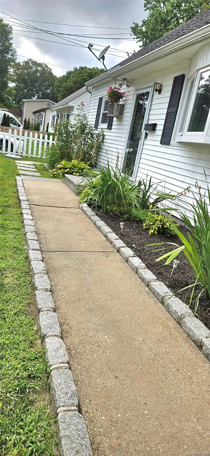 211 Parkway Boulevard, Babylon, NY, 3 Rooms Rooms,1 BathroomBathrooms,Residential Lease,For Rent,Parkway,0,1033867 211 Parkway Boulevard, Babylon, NY, 3 Rooms Rooms,1 BathroomBathrooms,Residential Lease,For Rent,Parkway,0,1033867