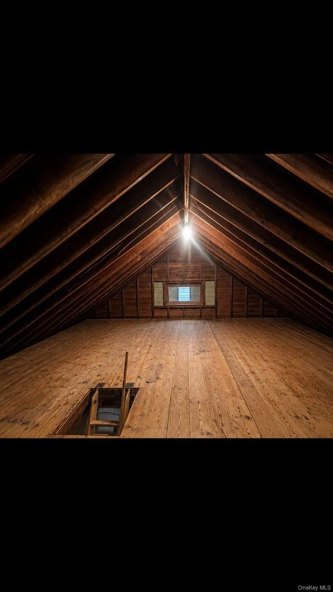 Huge space with tons of storage and cross ventilation Huge space with tons of storage and cross ventilation