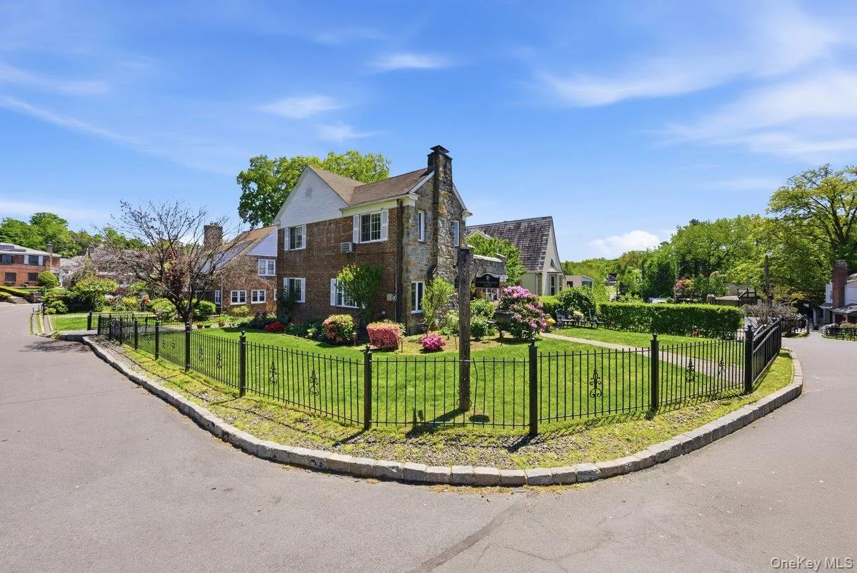 Curb appeal Galore!!! Curb appeal Galore!!!