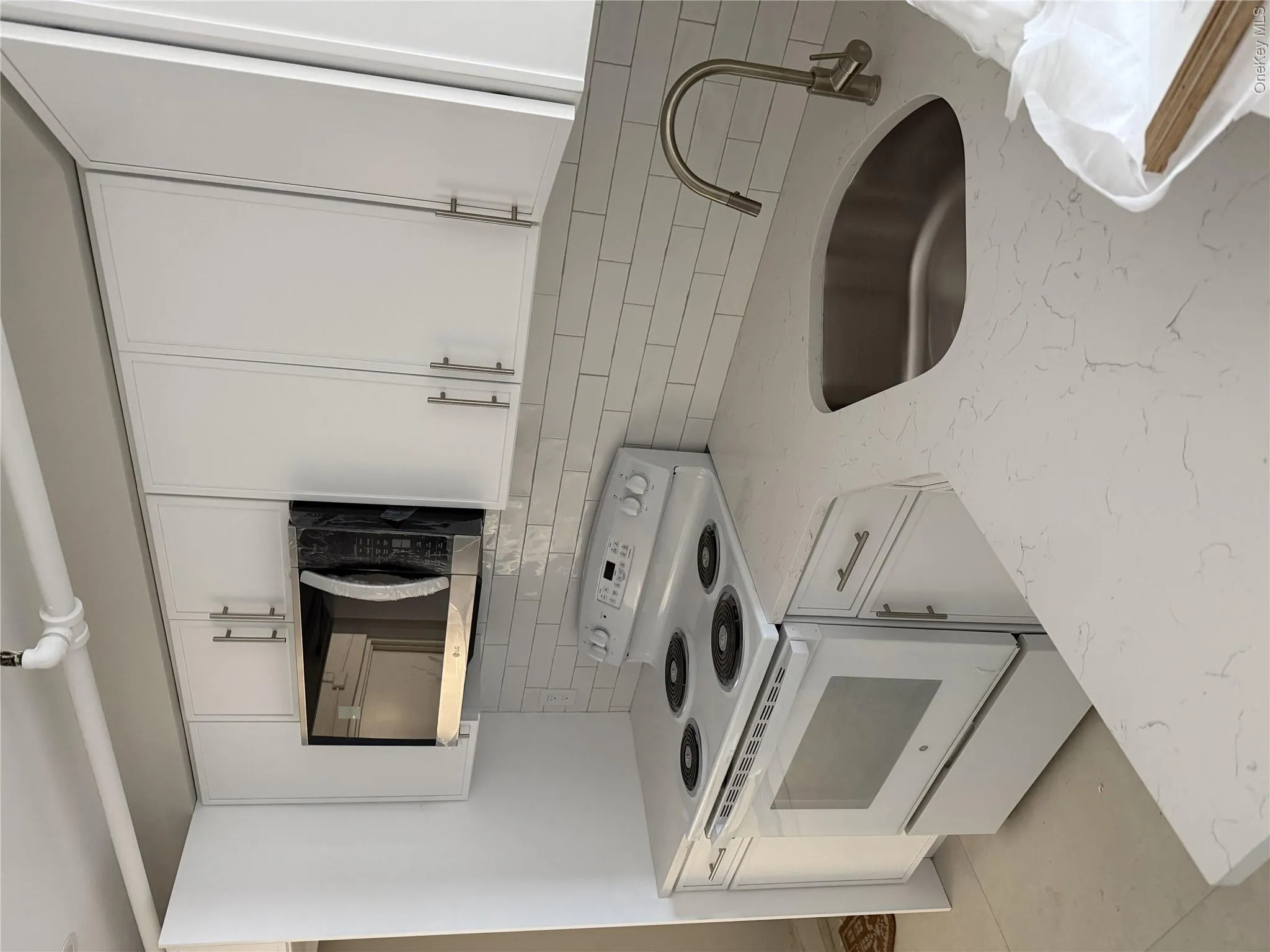 320 Post Avenue, North Hempstead, NY, 1 Bedroom Bedrooms, 3 Rooms Rooms,1 BathroomBathrooms,Residential Lease,For Rent,Post,0,1033883 320 Post Avenue, North Hempstead, NY, 1 Bedroom Bedrooms, 3 Rooms Rooms,1 BathroomBathrooms,Residential Lease,For Rent,Post,0,1033883